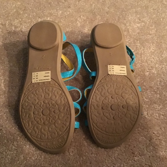 Girls Sandals - Picture 2 of 6